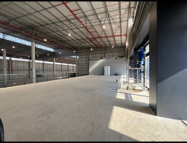13,000M² WAREHOUSE TO LET IN LOUWLARDIA